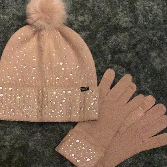 ?VS Pom Pom embellished hat and gloves main image 4
